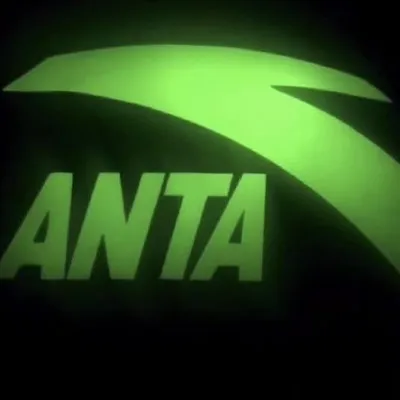 چمکیلی ٹی شرٹس